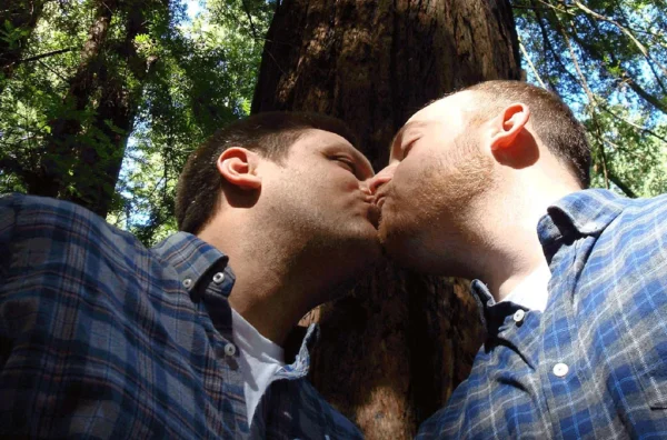 Same-sex kiss / Gay kiss