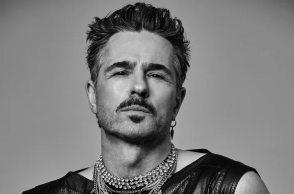 Peter Jöback - Photo by Magnus Ragnvid